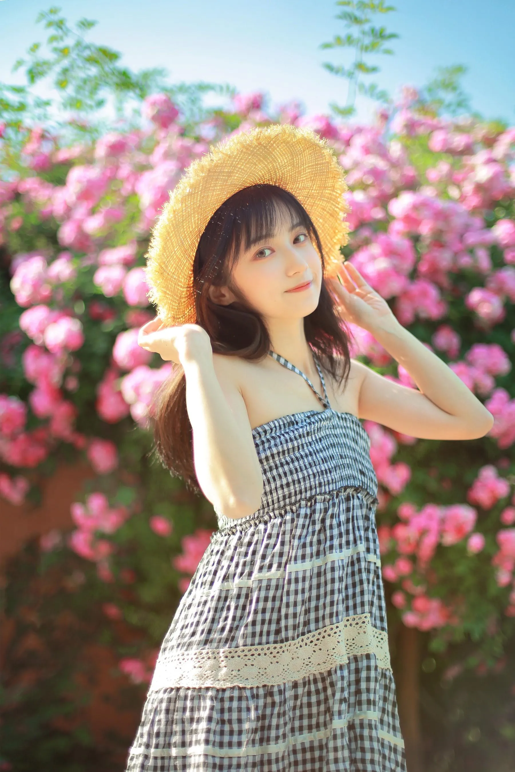 [艺图语] 2022.05.18 蔷薇迟开 月半了吧 [28P]插图5
